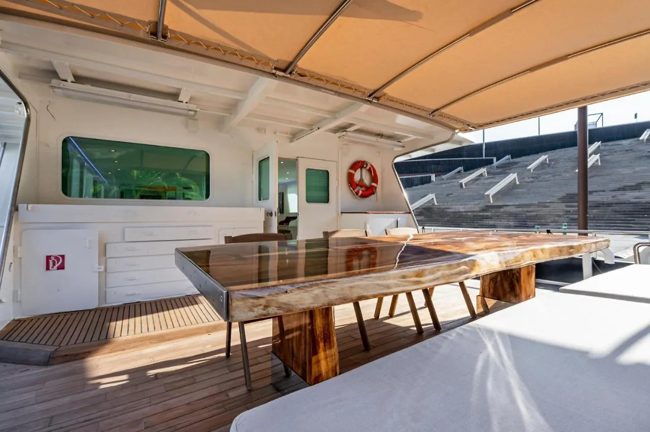Luxury Boat Hotel Sant Adrià de Besòs Bådhotel