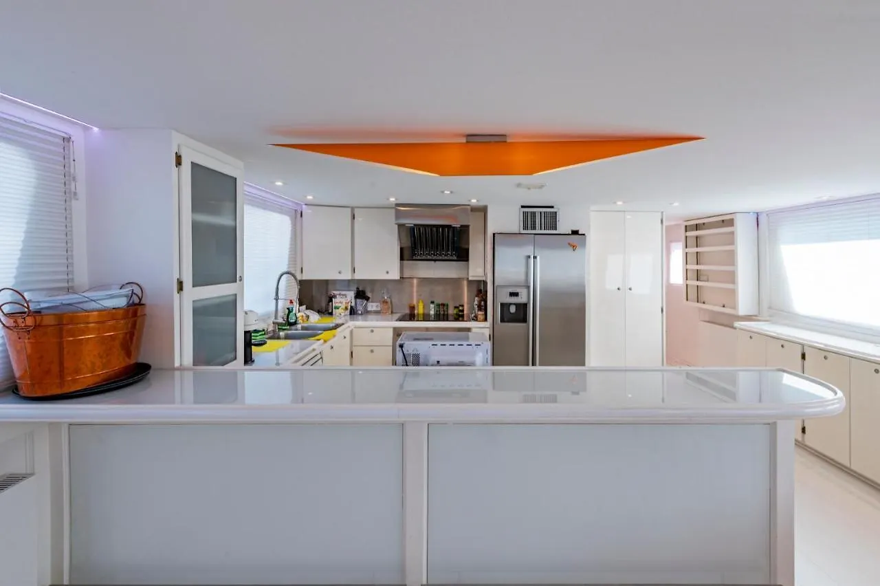 Luxury Boat Hotel Sant Adrià de Besòs 0*,  Spanien