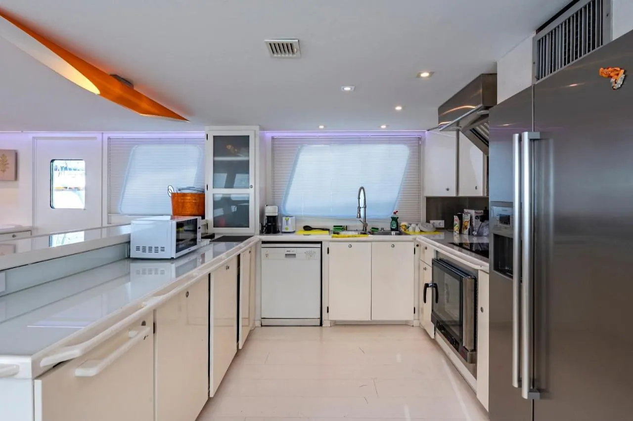 Luxury Boat Hotel Sant Adrià de Besòs Spanien